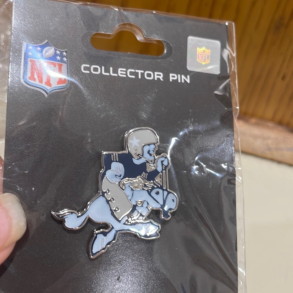Dallas cowboys retro pin hat lapel collector